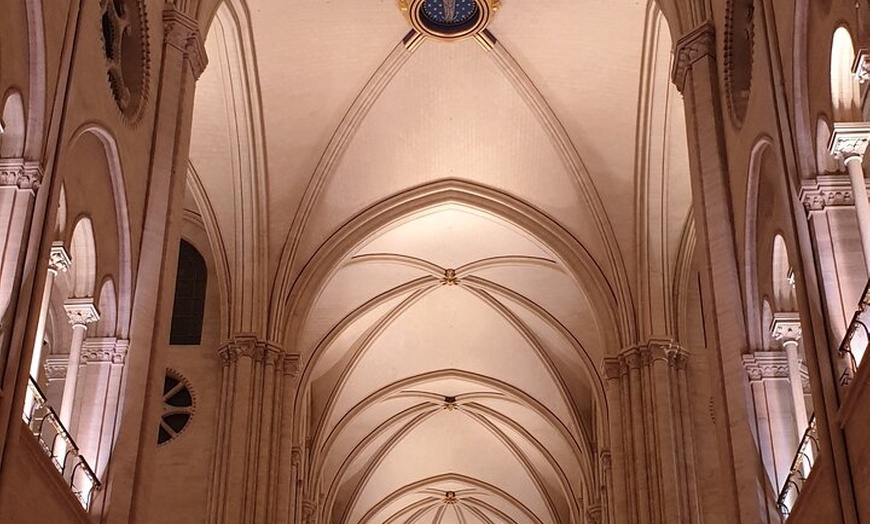 Image 15: Visite guidée intérieure de la cathédrale Notre-Dame de Paris