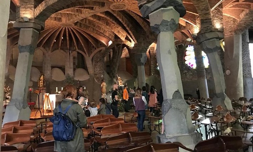 Image 2: ¡Nuevo! Visita guiada Cripta Gaudí Grupo pequeño + audioguía Colòni...
