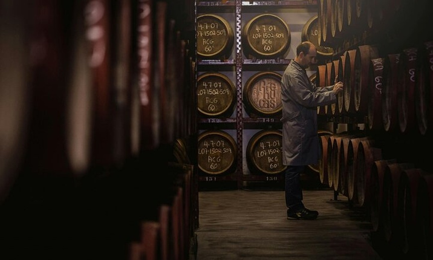 Image 9: Tour gastronómico de Gran Canaria con visita a la destilería y almu...