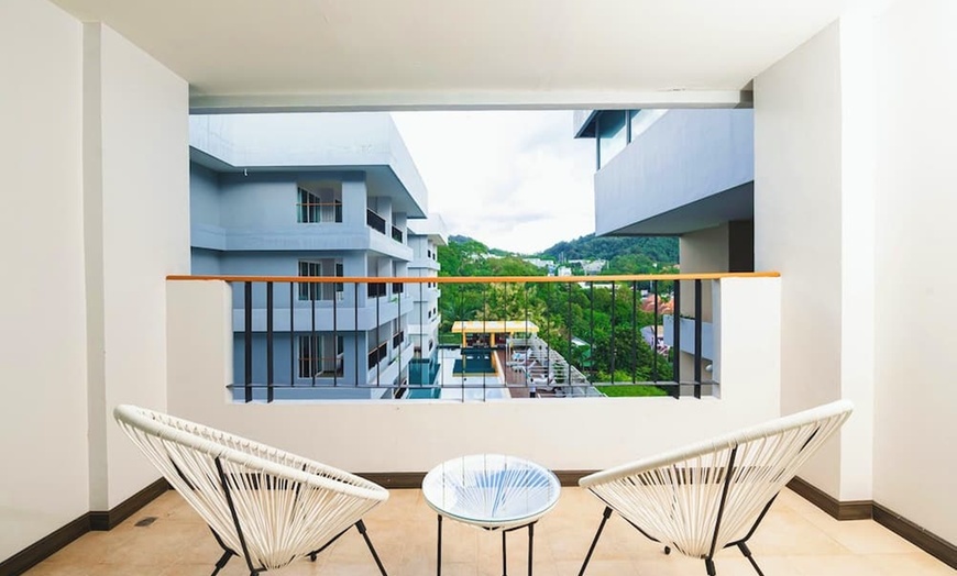Image 137: ✈ POŁUDNIOWA TAJLANDIA | Phuket - Casa Del M 4* - Odkryty basen