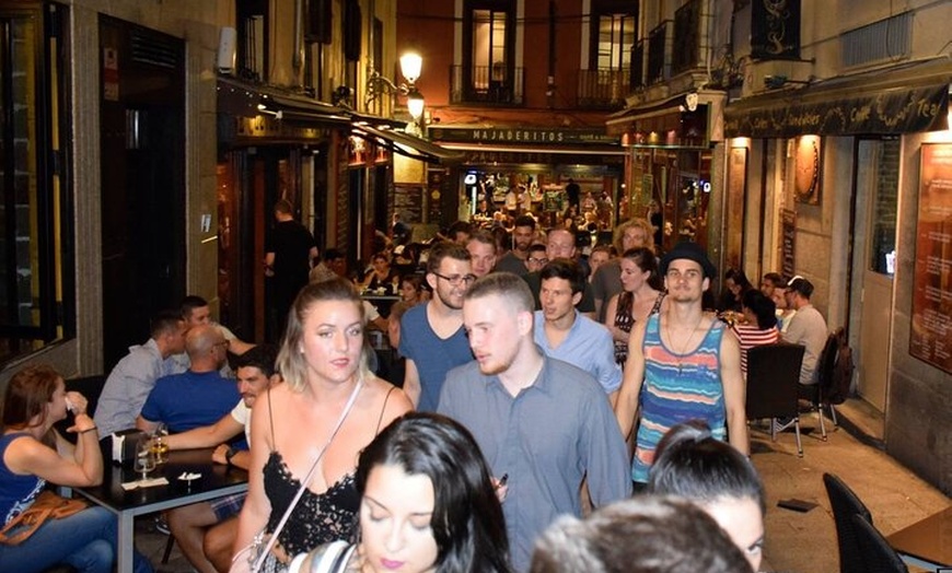 Image 35: Pubcrawl de Halloween en Madrid – Barra libre, chupitos y entrada V...