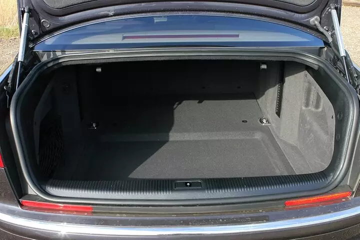 Private Transfer Chicago to Chicago Airport by Luxury Car or SUV - Second Medium