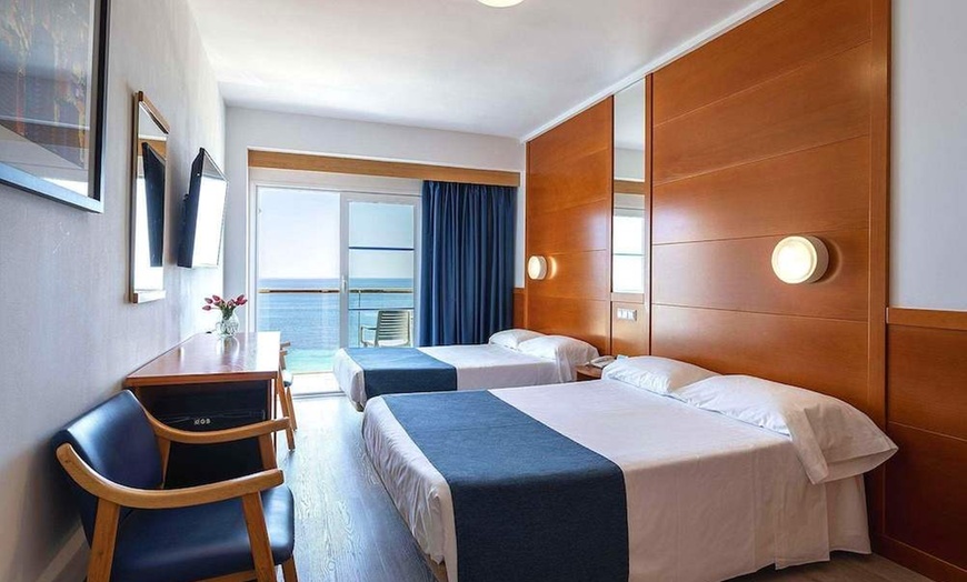 Image 2: ✈ COSTA BLANCA | Benidorm - Hotel Poseidon Playa 3*, 3 nachten - Bu...