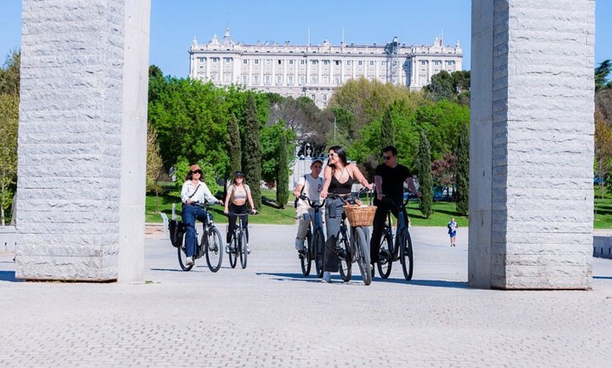 Image 6: Recorrido privado en bicicleta de 3 horas por lo más destacado de M...