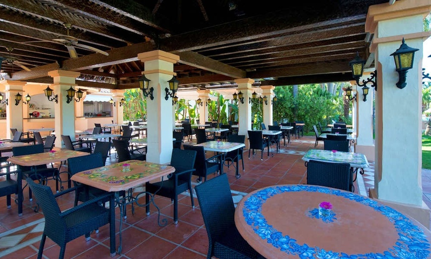 Image 32: ✈ COSTA DEL SOL | Marbella - BlueBay Banús 4*, 3 Nächte - Außenpool