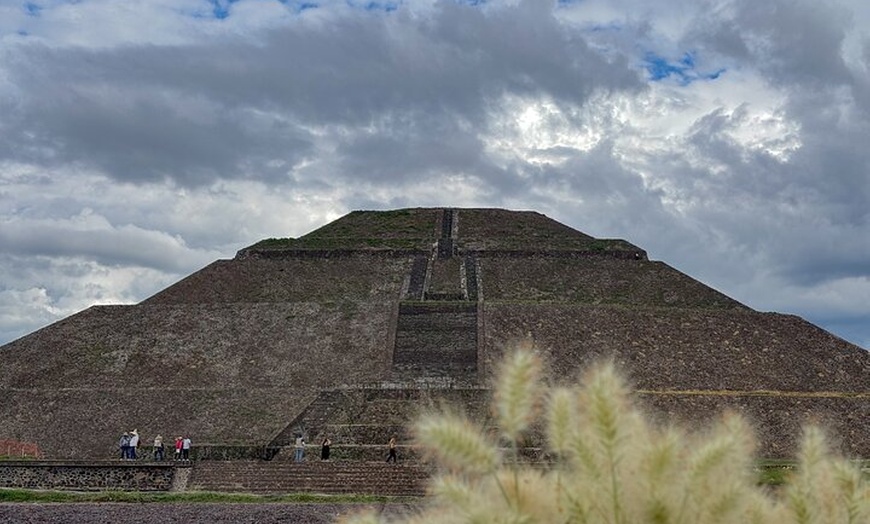 Image 9: Pyramids of Teotihuacan without tourist shops