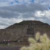 Image 9: Pyramids of Teotihuacan without tourist shops
