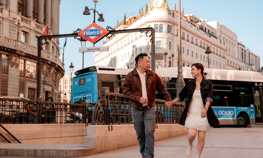 Image 7: Sesión de fotos de vacaciones privadas con fotógrafo en Madrid