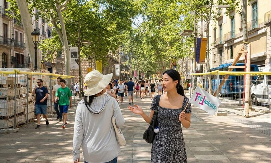 Image 18: Tour histórico gótico oficial a pie