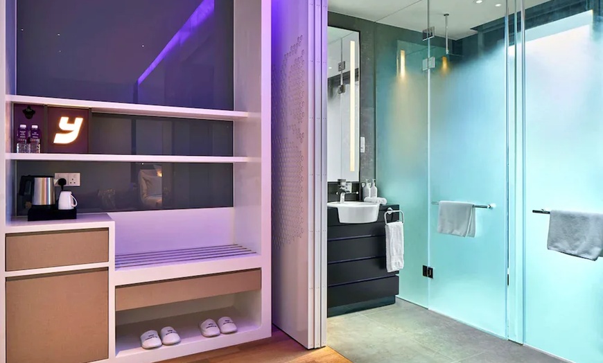 Image 7: ✈ SINGAPORE - YOTEL Singapore Orchard Road 4* - Piscina esterna