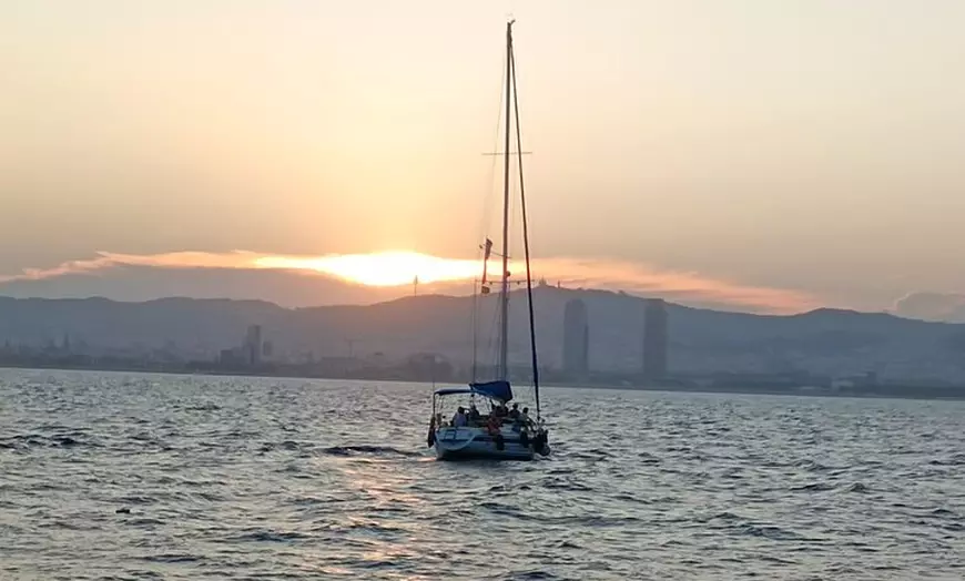 Image 11: Tour en velero al atardecer en Barcelona