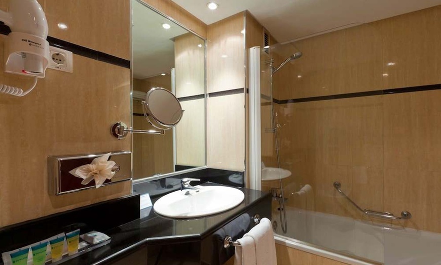 Image 26: ✈ HISZPANIA | Madryt - Senator Barajas Hotel 4* - City break