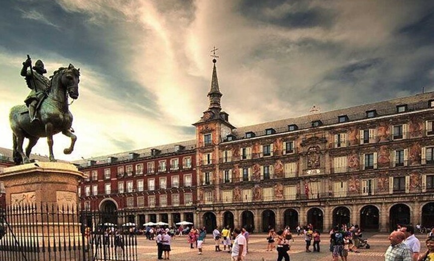 Image 9: Visita guiada a pie exclusiva guiada por la Ciudad Vieja de Madrid