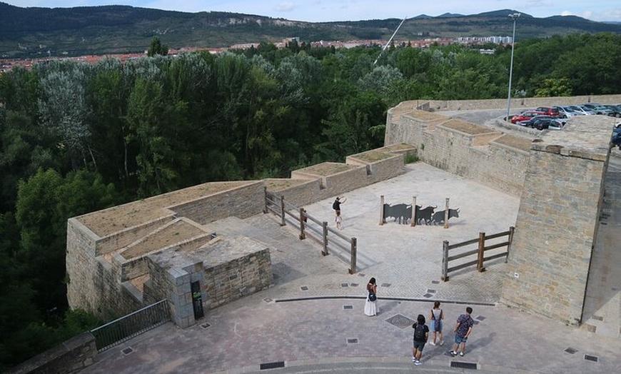 Image 11: Pamplona destaca visita a pie con pausa para café y churros