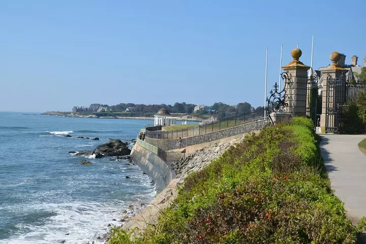 Explore Newport Cliff Walk Self Guided Walking Tour
