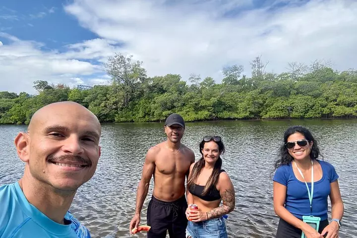 Fort Lauderdale: Kayak/SUP on Mangroves w/ Snacks & Drinks