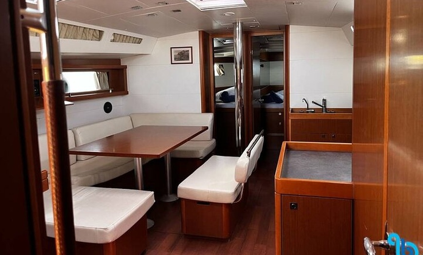 Image 16: Navegación en Velero de Lujo con Aperitivo y Juguetes Acuáticos