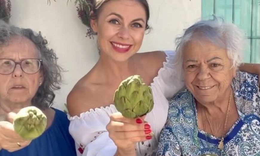 Image 7: Clase de cocina española con la abuela local