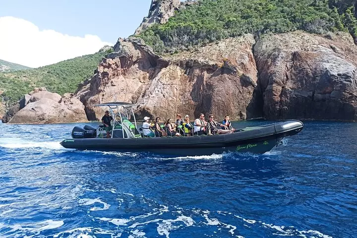 Excursion en Petit Comité dans la Réserve de Scandola