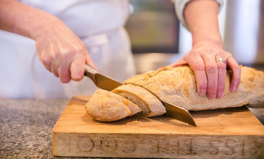 Image 6: Clase de Cocina Española de Tapas + Vino Ilimitado (6 - Platos de C...
