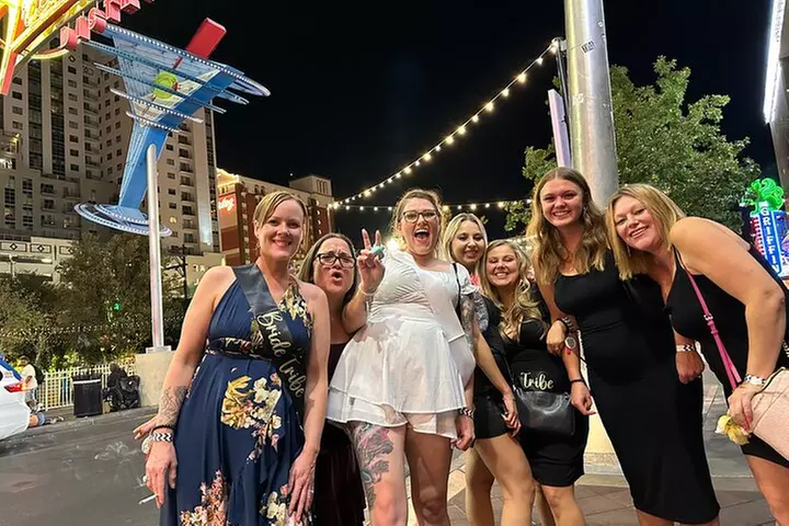 Bar Crawl On Fremont Street