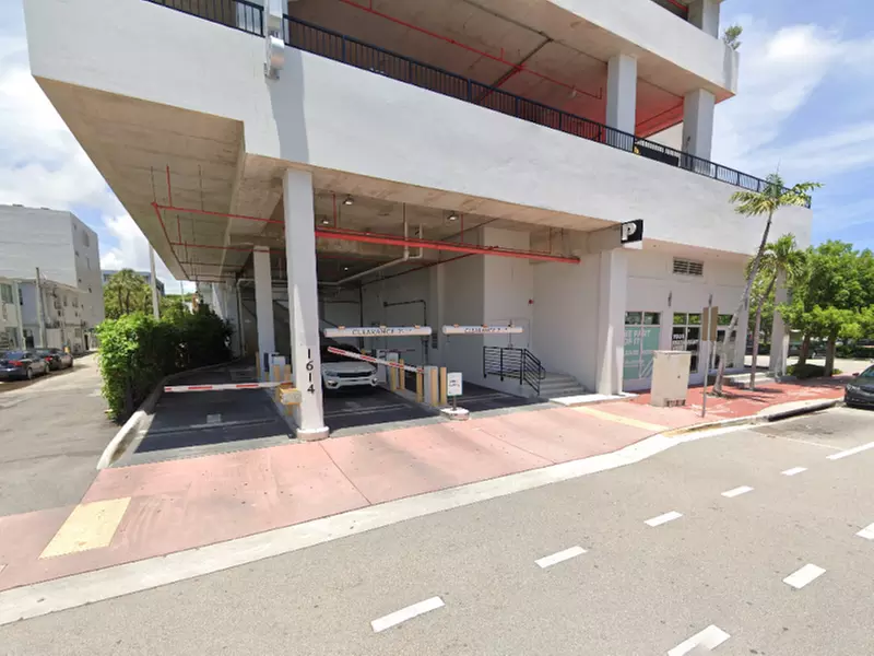Parking at 1212 Lincoln Rd. Garage