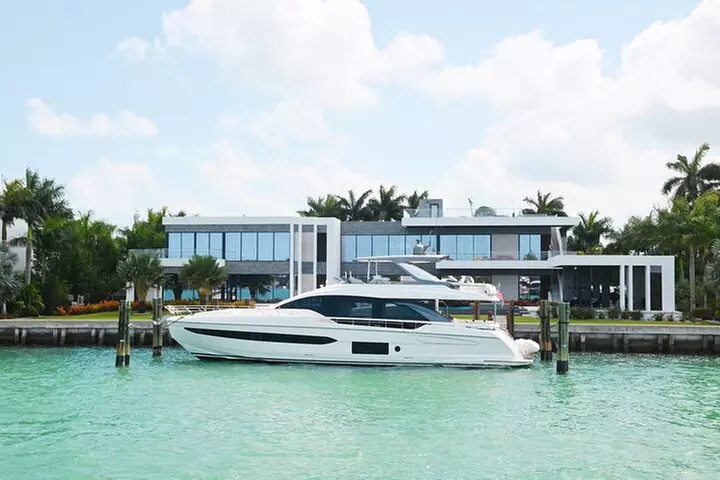 Miami and Bayside 90 min Cruise of Celebrity Islands