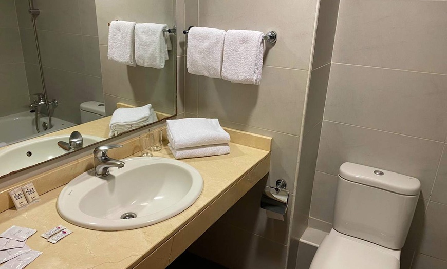 Image 6: ✈ COSTA BRAVA | Lloret de Mar - Hotel Samba 3* - Piscines