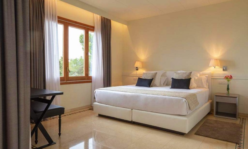 Image 2: ✈ COSTA BRAVA | Lloret de Mar - Hotel Santa Marta 5* - Piscine exté...