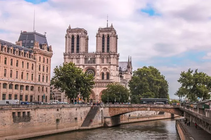 Dîner croisière sur la Seine avec Rooftop et chanteur live