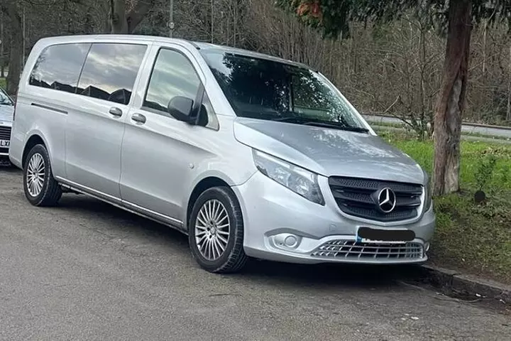 Transfer from London to Gatwick Airport - Primary Image