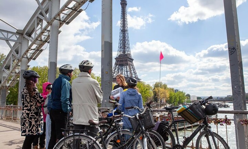 Image 3: Visite privée à vélo de Paris - Sites emblématiques autour de la Seine