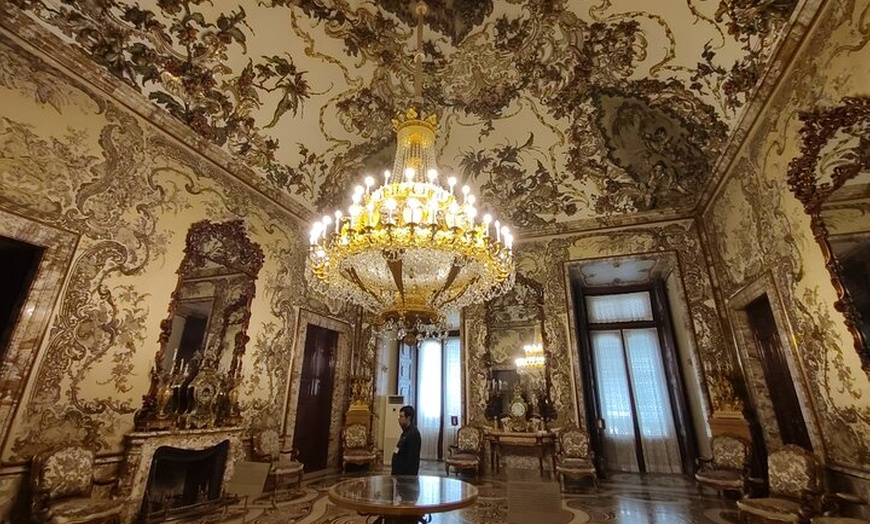Image 7: Visita guiada en el Palacio Real de Madrid.