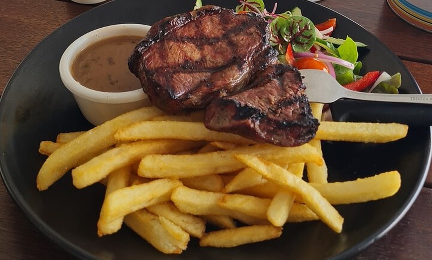 Image 3: Townsville Boat Cruise & Yacht Club Lunch Package Sailing Charter