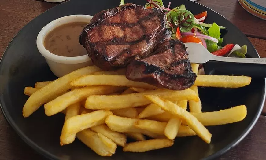 Image 3: Townsville Boat Cruise & Yacht Club Lunch Package Sailing Charter