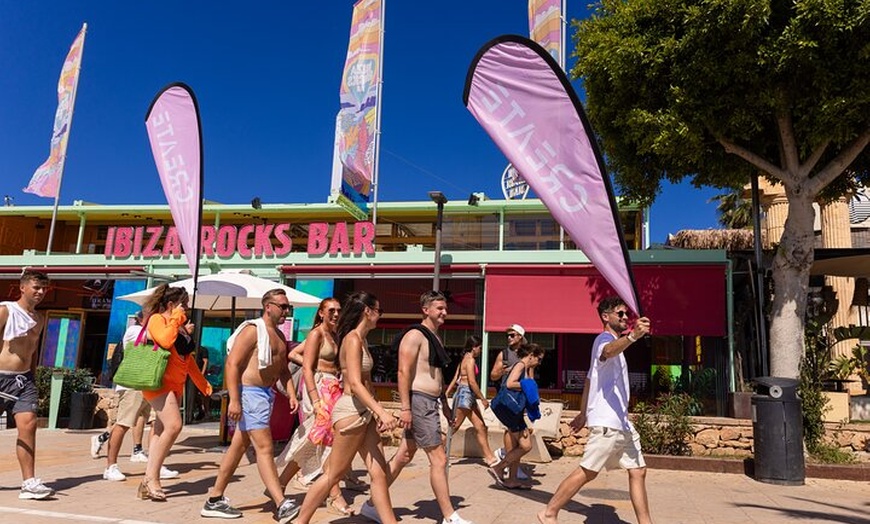 Image 12: Excursión a la piscina y discoteca de Ibiza, incluyendo O Beach y E...