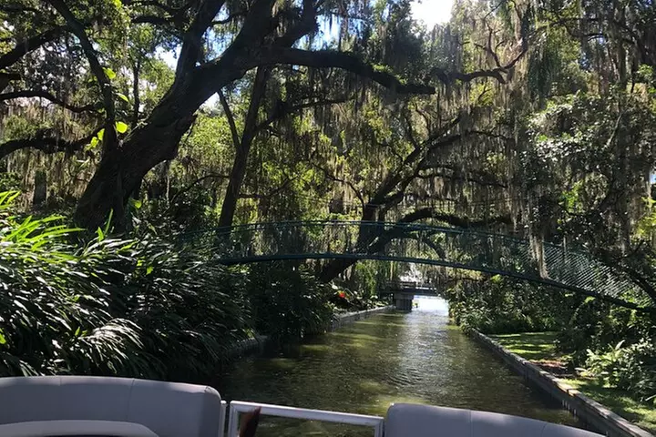 Pontoon Pub Crawl, 5 Lakeside Pubs and Restaurants Visit by Boat