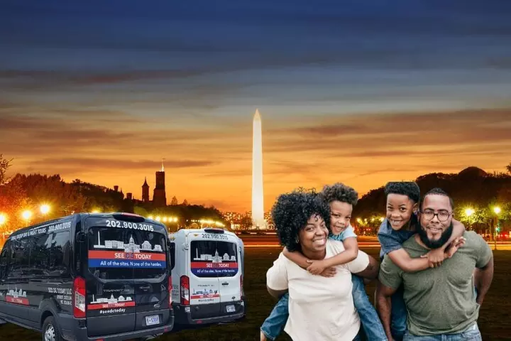 Small Group National Mall Night Tour with 10 Top Attractions
