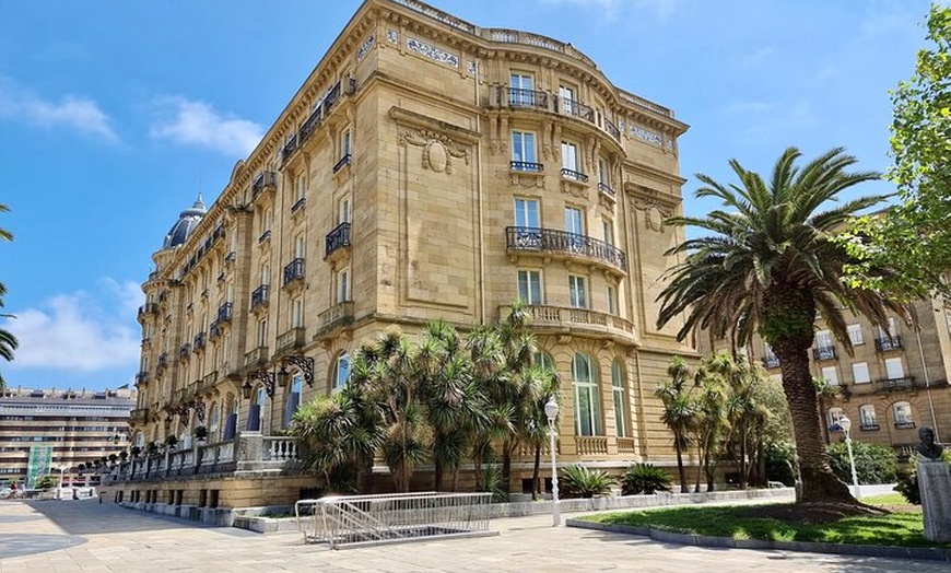 Image 13: Recorrido Histórico a Pie en San Sebastián con Pintxo y Bebida