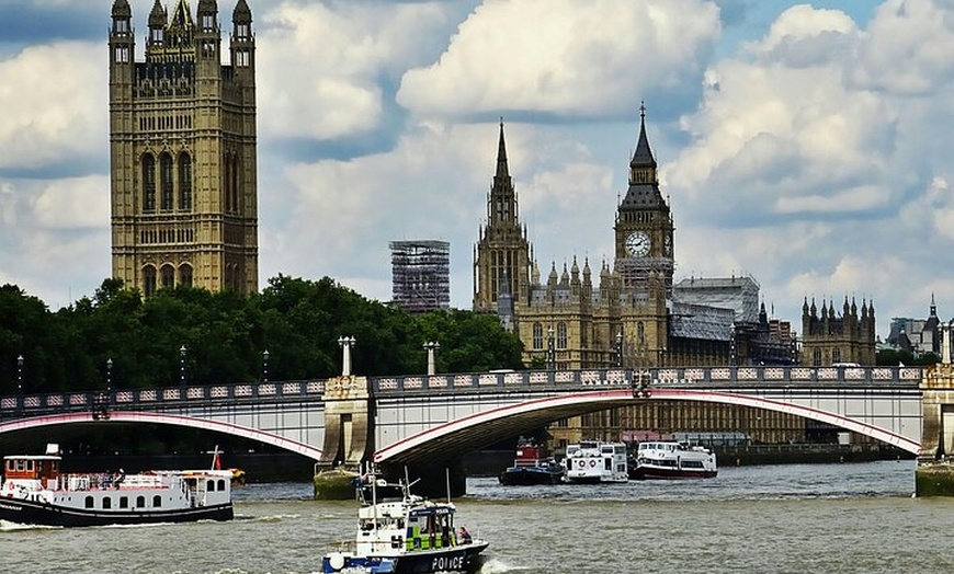 Image 20: London Half Day Top Sightseeing Tour including London Dungeons