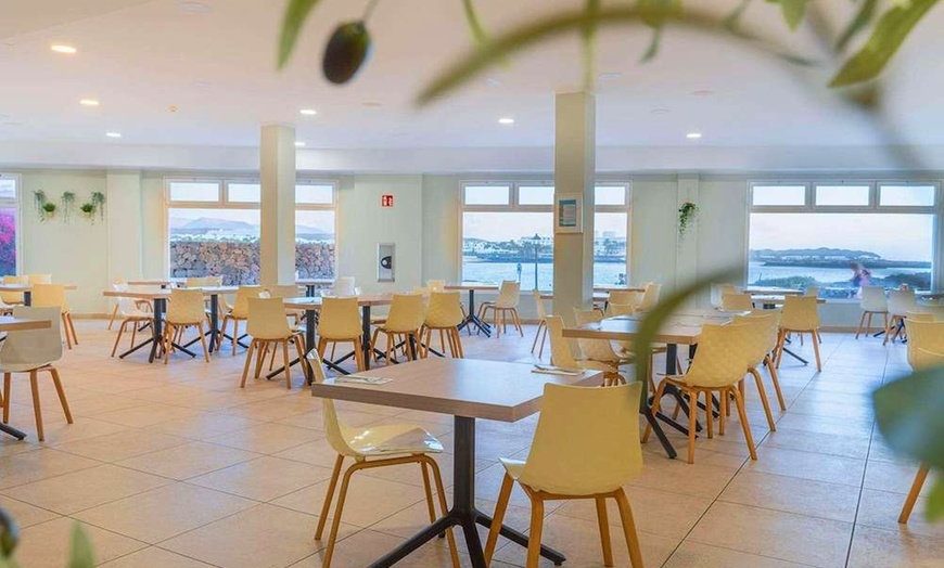 Image 23: ✈ LANZAROTE | Costa Teguise - Galeón Playa 3*, 4 nachten - Stadscen...