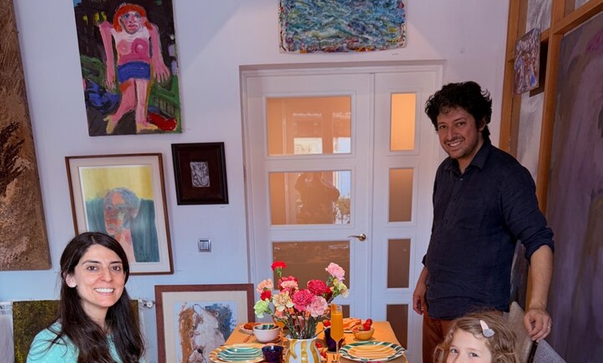 Image 11: Brunch español gourmet en una galería de arte privada oculta