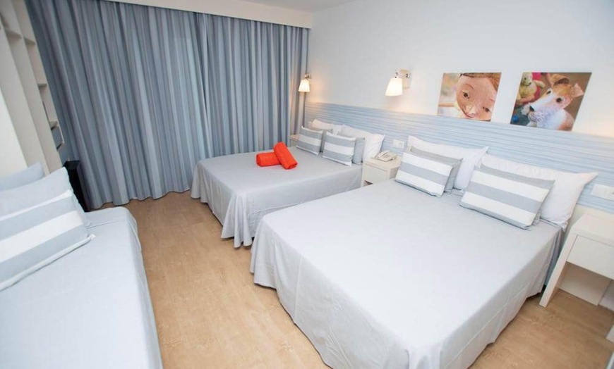 Image 20: ✈ COSTA BARCELONA | Pineda de Mar - Hotel Pineda Splash 4* - Baseny