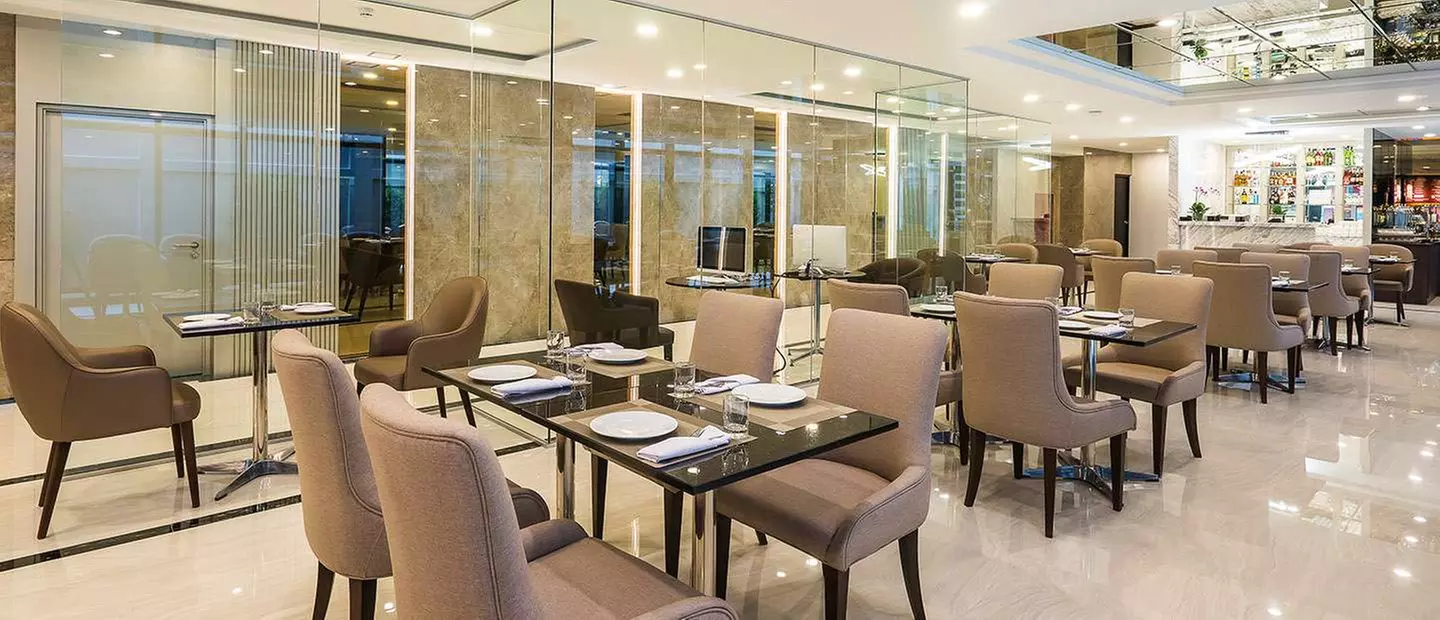 ✈ MIDDEN VAN THAILAND | Bangkok - SureStay Plus Hotel by Best Weste...