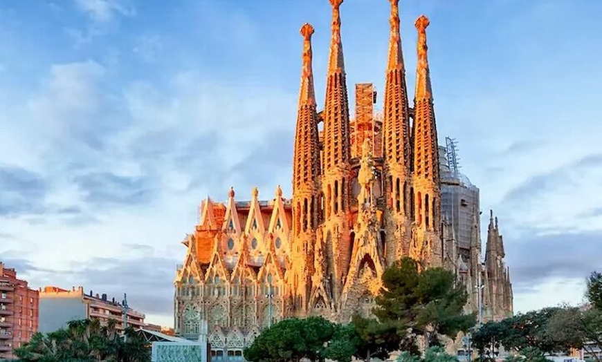 Image 15: Tour Privado por Barcelona Gaudí y Modernismo