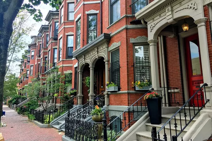 Bites & Brownstones: A Food Lover's Tour of Boston's Local Gems