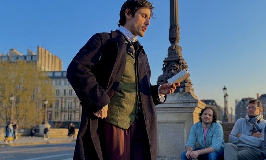 Image 4: Paris Dark Side avec Edgar Allan Poe Visite guidée animée par un ac...