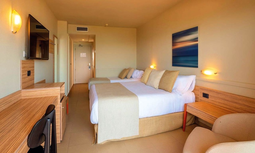 Image 3: ✈ COSTA BARCELONA | Pineda de Mar - Aqua Hotel Promenade 4*, 2 nach...