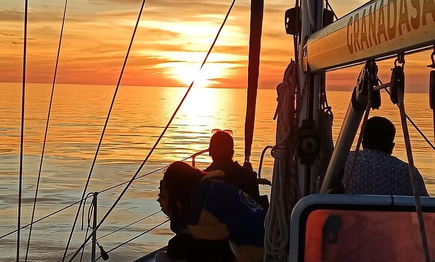 Image 10: Navegación al atardecer por los acantilados de Maro- Privada