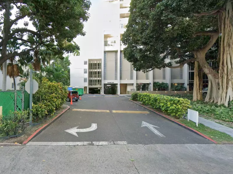 Parking at Banyan Tree Plaza Garage